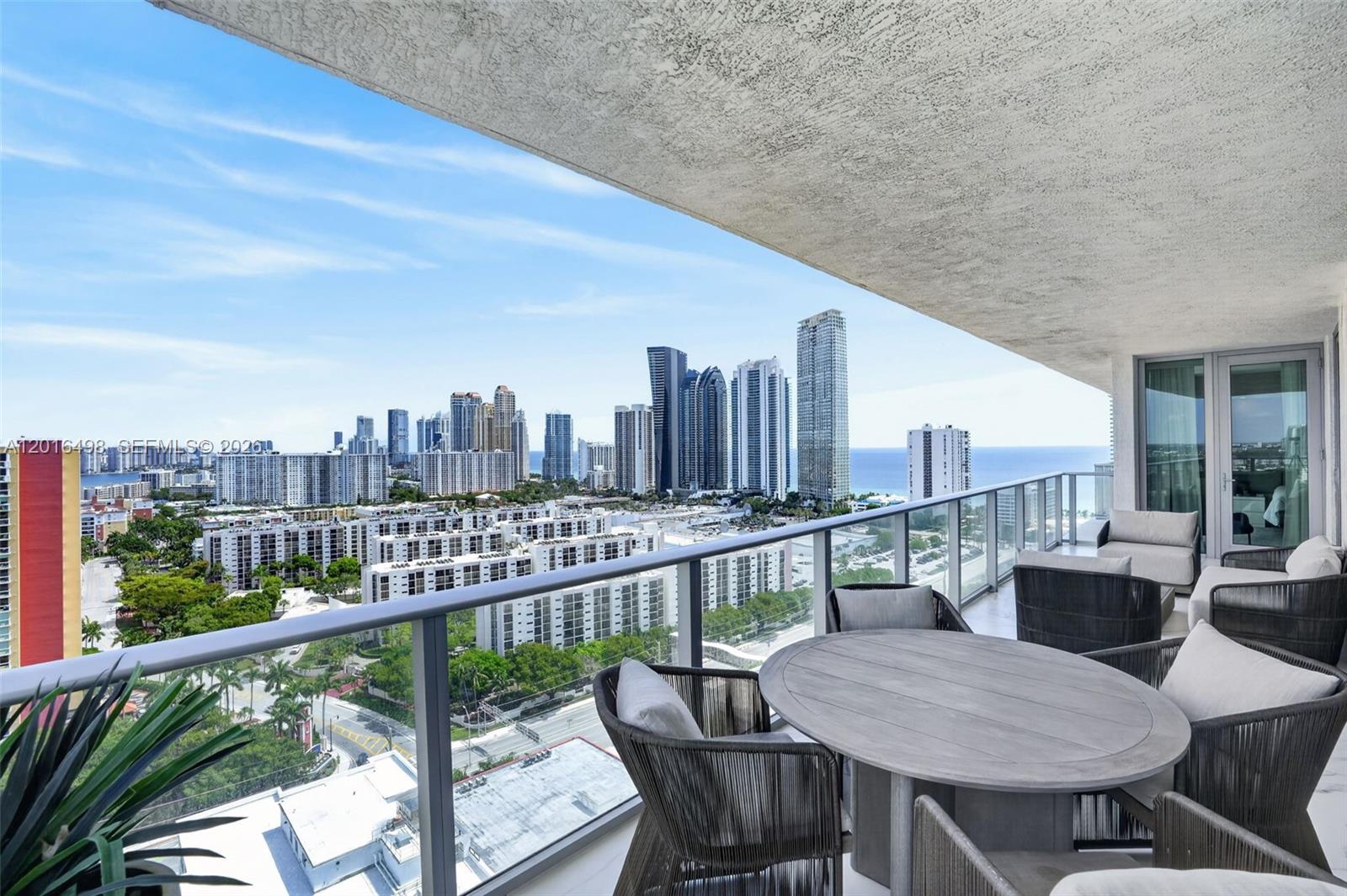 PARQUE TOWERS CONDO - Residential