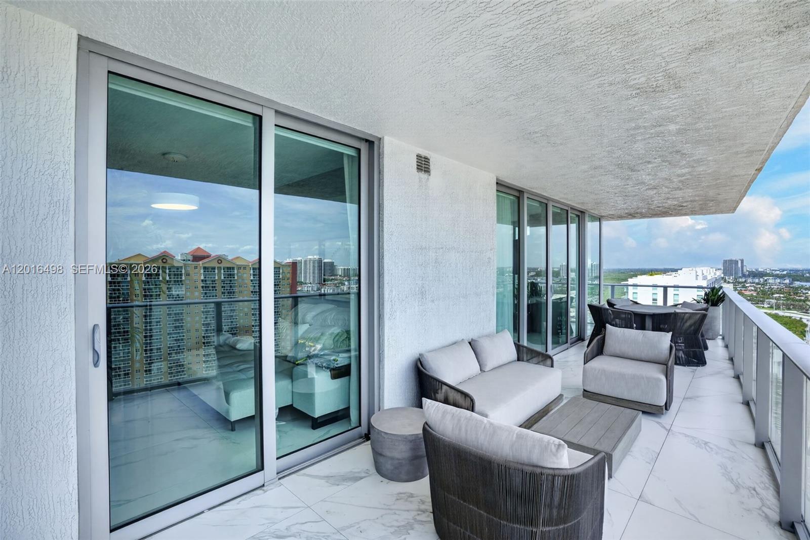 PARQUE TOWERS CONDO - Residential