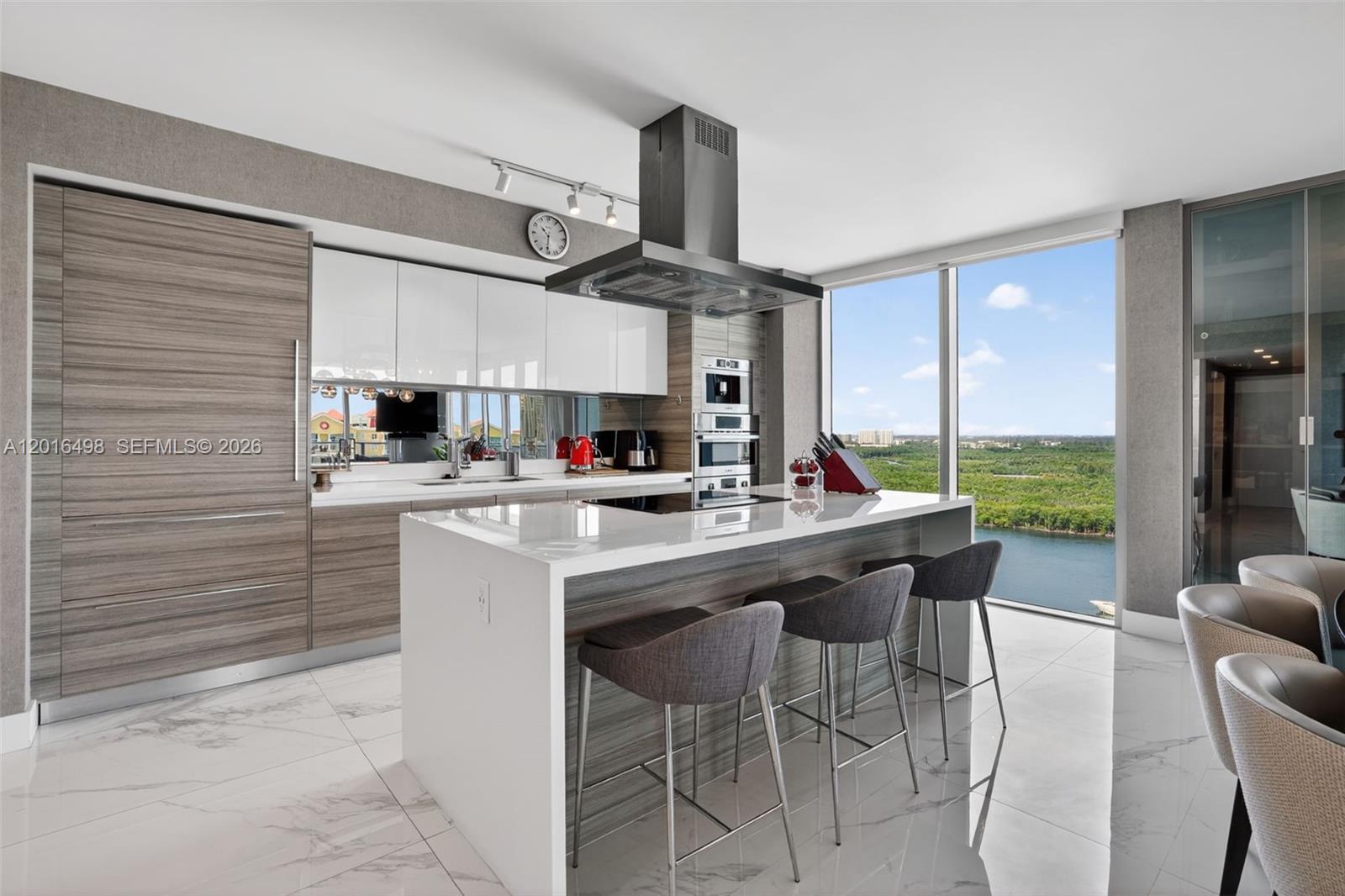 PARQUE TOWERS CONDO - Residential
