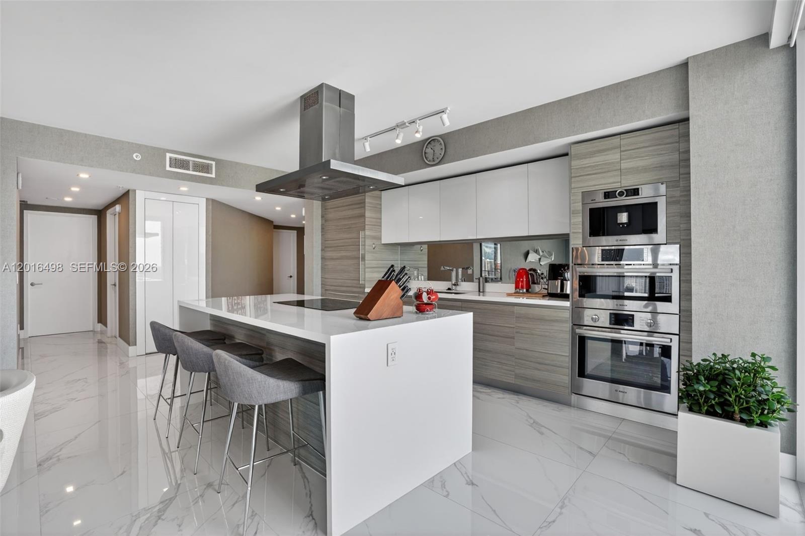 PARQUE TOWERS CONDO - Residential