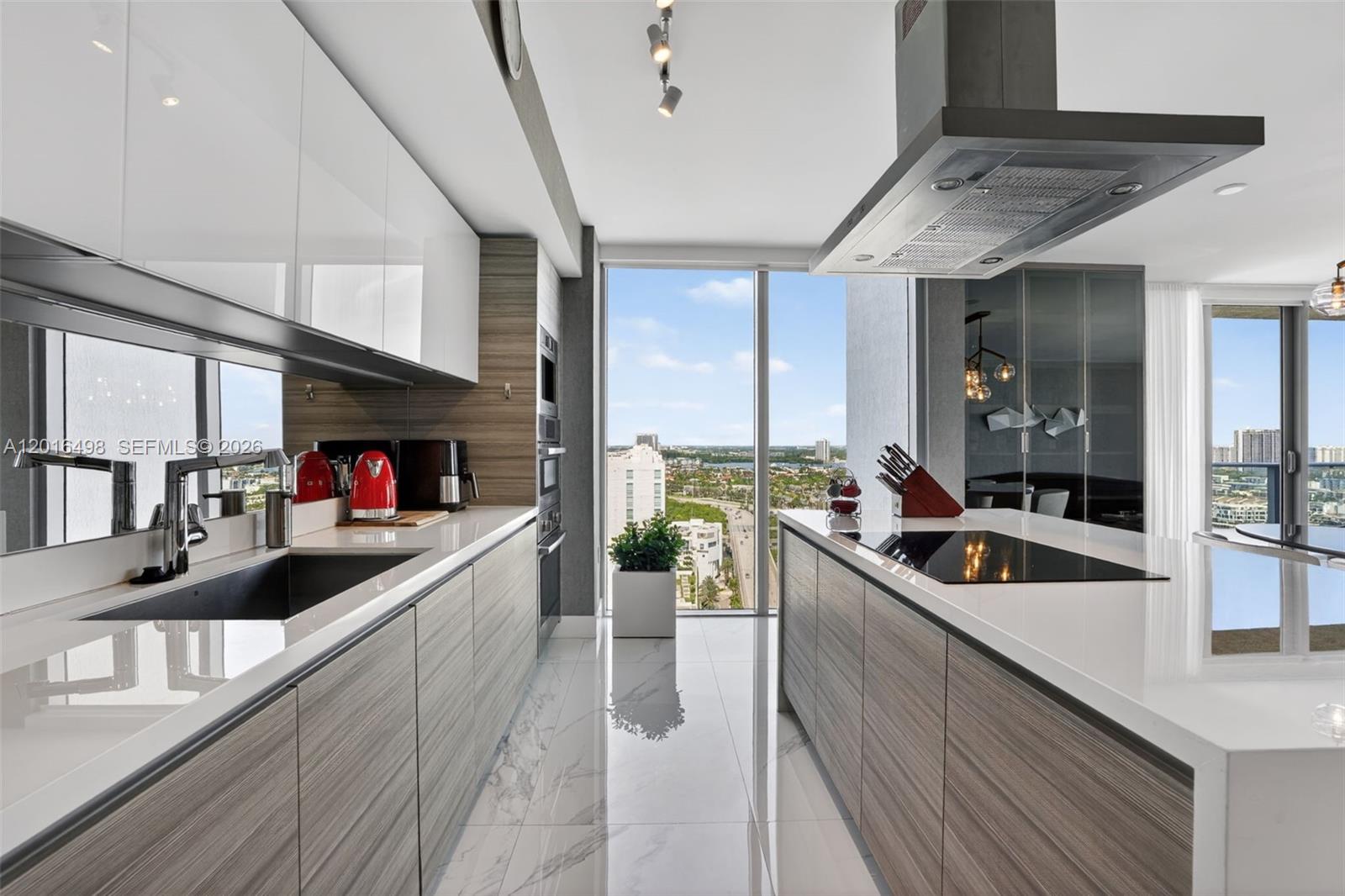 PARQUE TOWERS CONDO - Residential