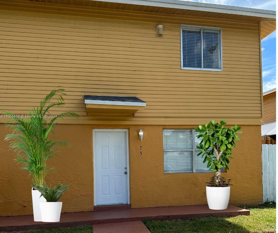 75 Ne 12th Ave 75, Homestead, Miami-Dade County, Florida - 2 Bedrooms  
2 Bathrooms - 