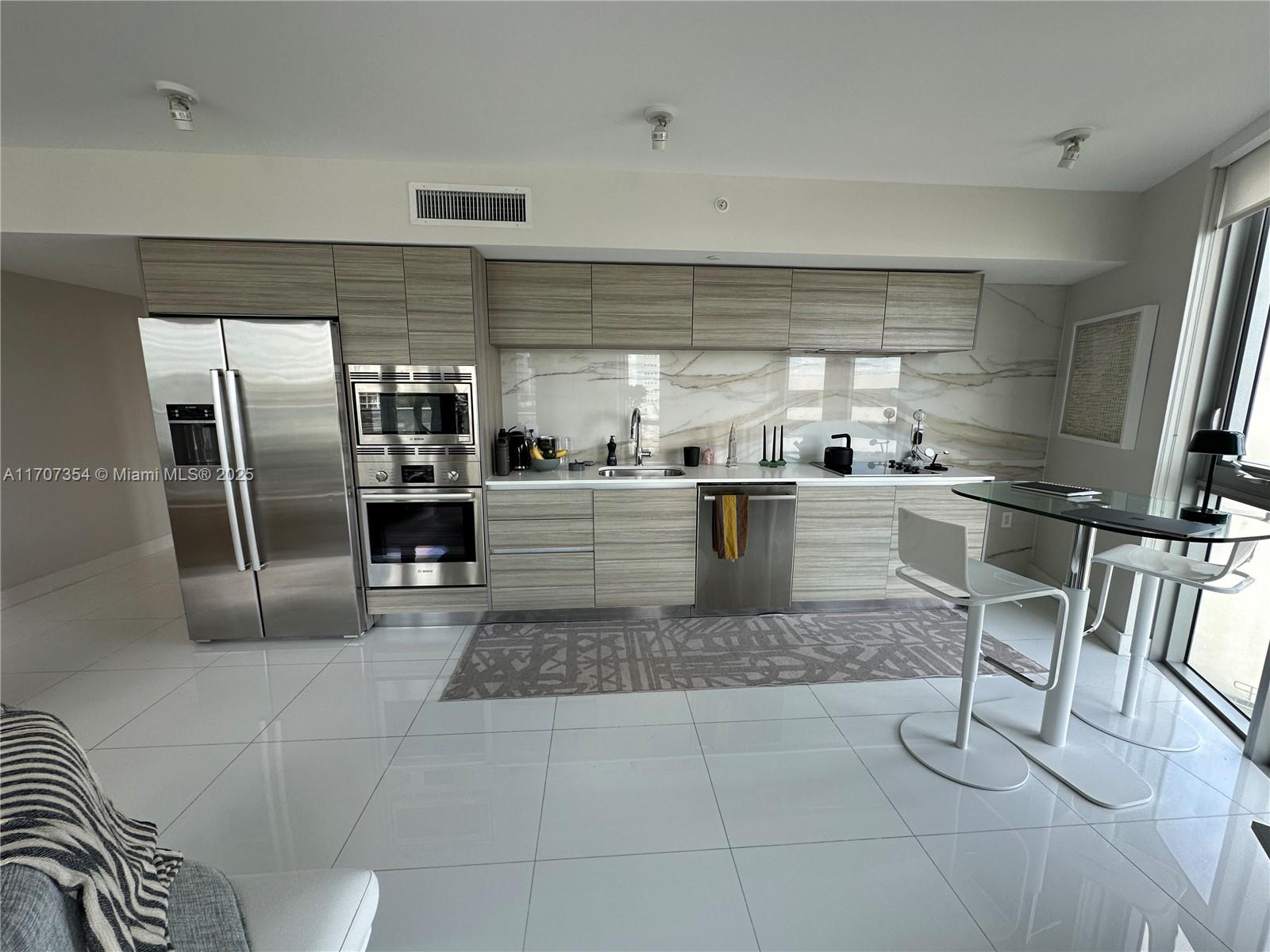 AMD PL OF 2ND OCEAN FRONT - Residential Lease