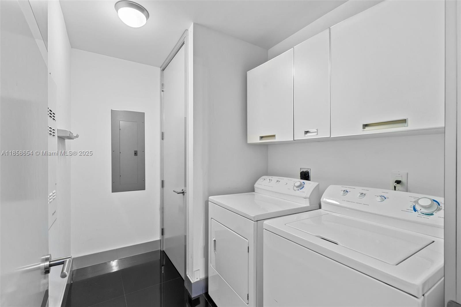 TRUMP ROYALE CONDO - Residential Lease