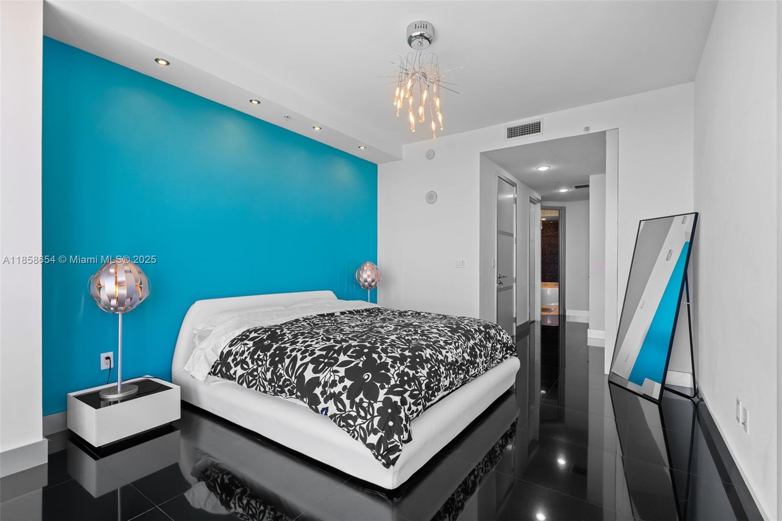 TRUMP ROYALE CONDO - Residential Lease