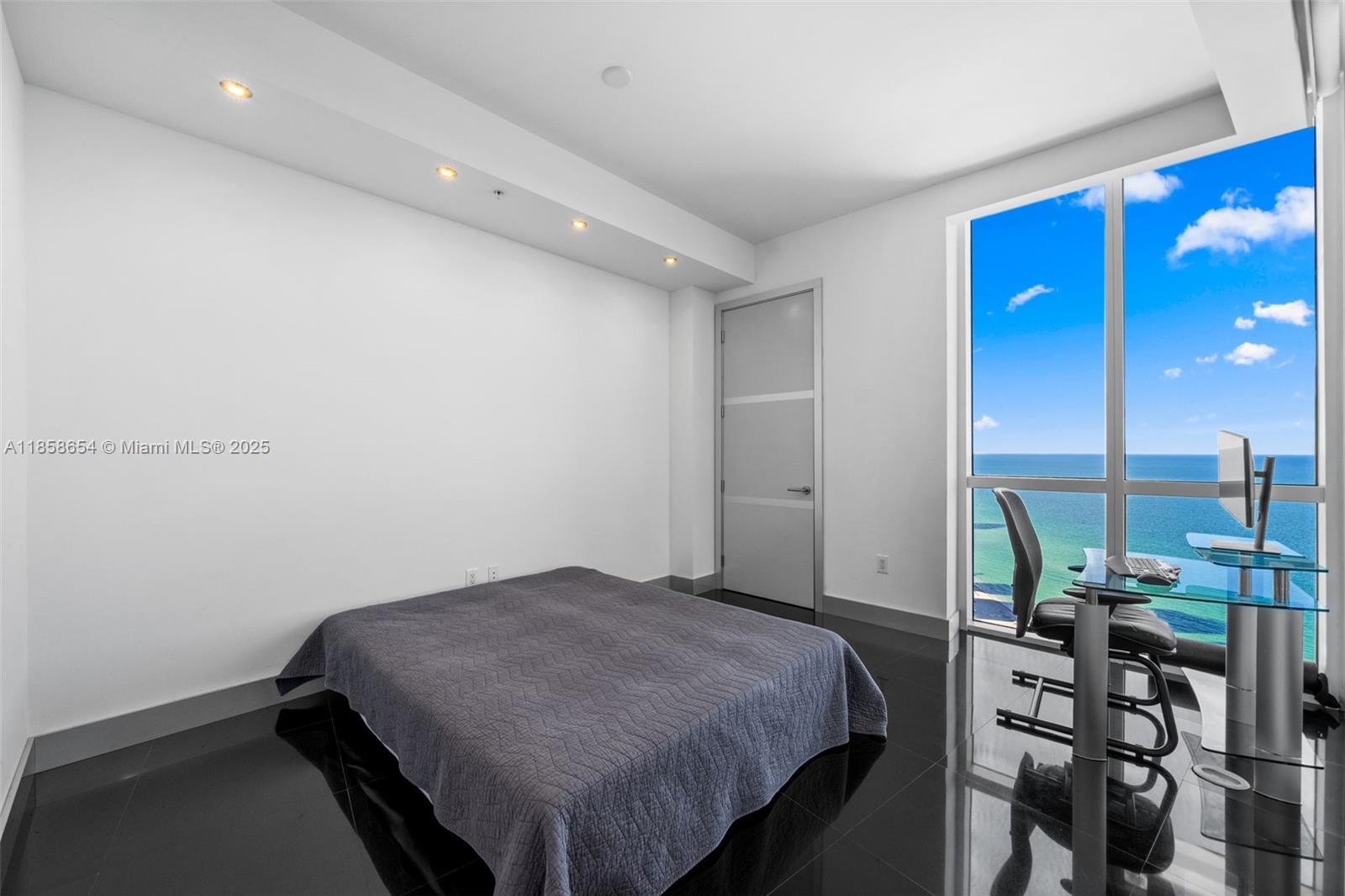 TRUMP ROYALE CONDO - Residential Lease