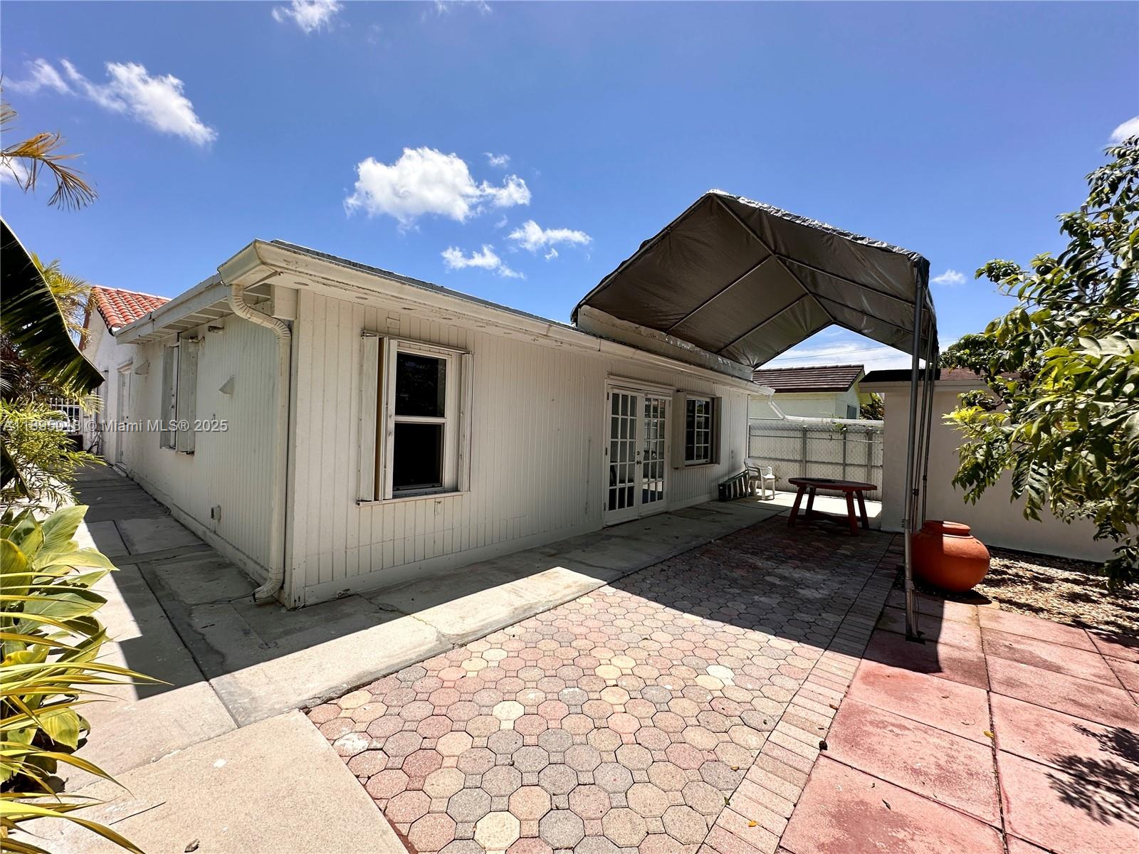 KENMORE VILLAS - Residential