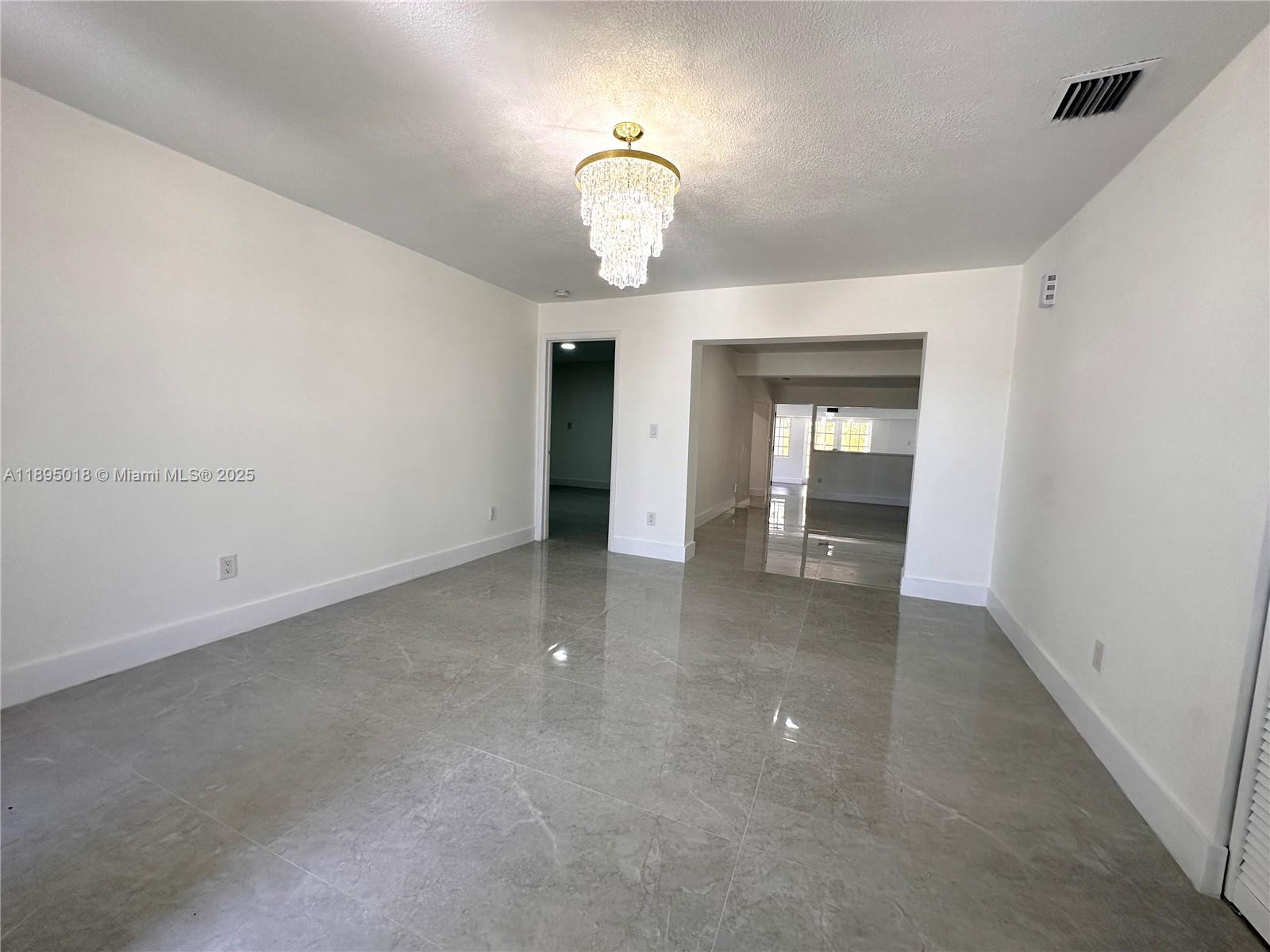 KENMORE VILLAS - Residential