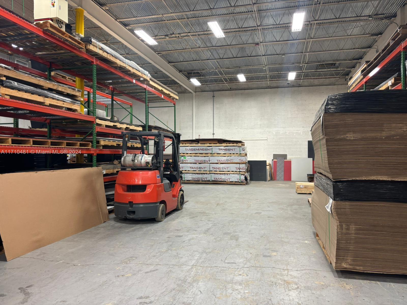 +/- 6,600 SF space featuring fully functioning AC, expansive high ceilings, and a practical layout. Perfect for versatile use, it can be leased individually or combined with #4237-A, #4246, and #4250 for up to 26,134 SF.