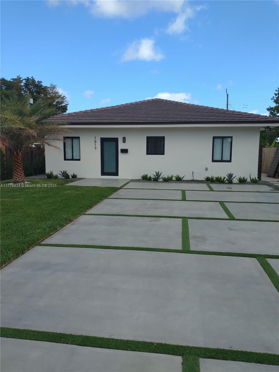 Rental Property at 1819 Ne 182 St, North Miami Beach, Miami-Dade County, Florida - Bedrooms: 1 
Bathrooms: 1  - $1,350 MO.