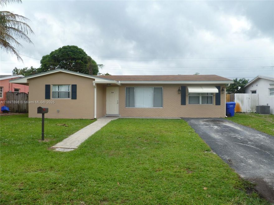 AVAILABLE DECEMBER 15 Beautiful rental property, spacious 3/1 with laundry room. fenced yard. updated kitchen/bath. central a/c unit. quiet well maintained street, central Hollywood location. photos taken at time of move-in. this rental property shows extremely well.
