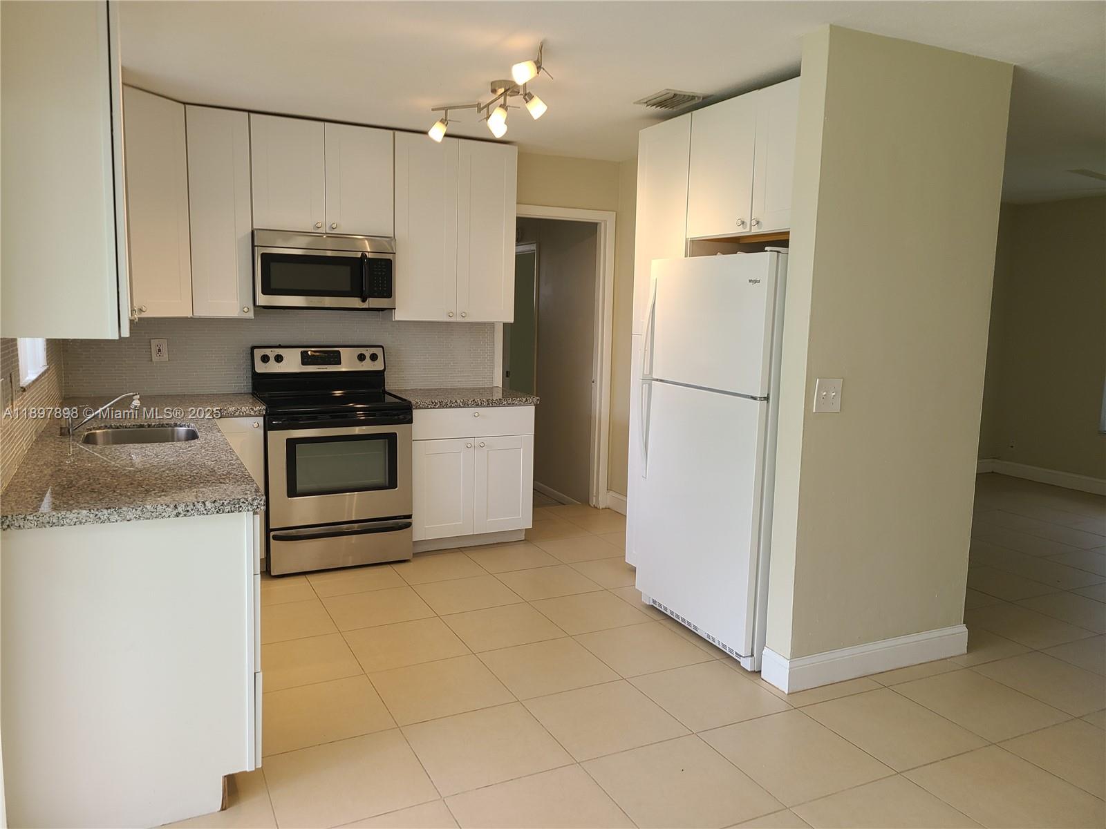 FLEETWOOD MANOR SECOND AD - Residential Lease