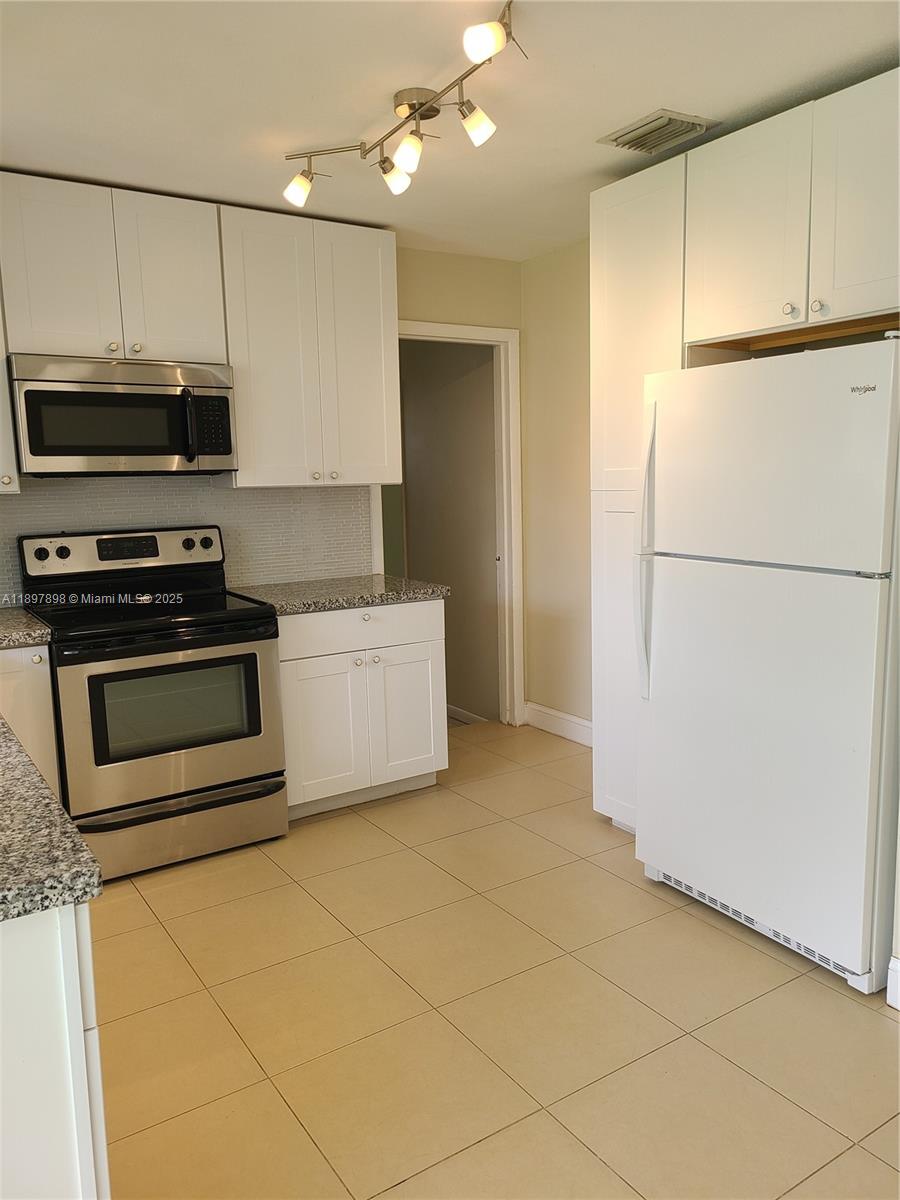 FLEETWOOD MANOR SECOND AD - Residential Lease