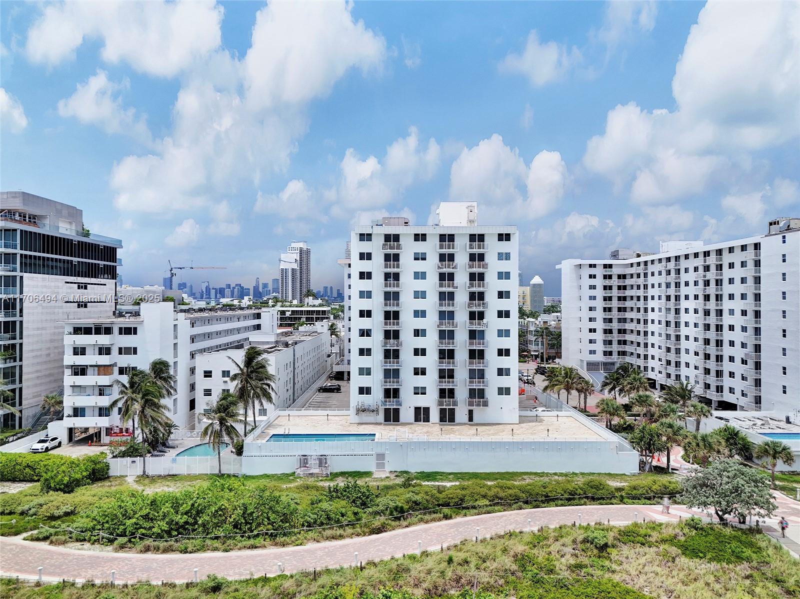 THE PRESIDENTIAL CONDO - Residential