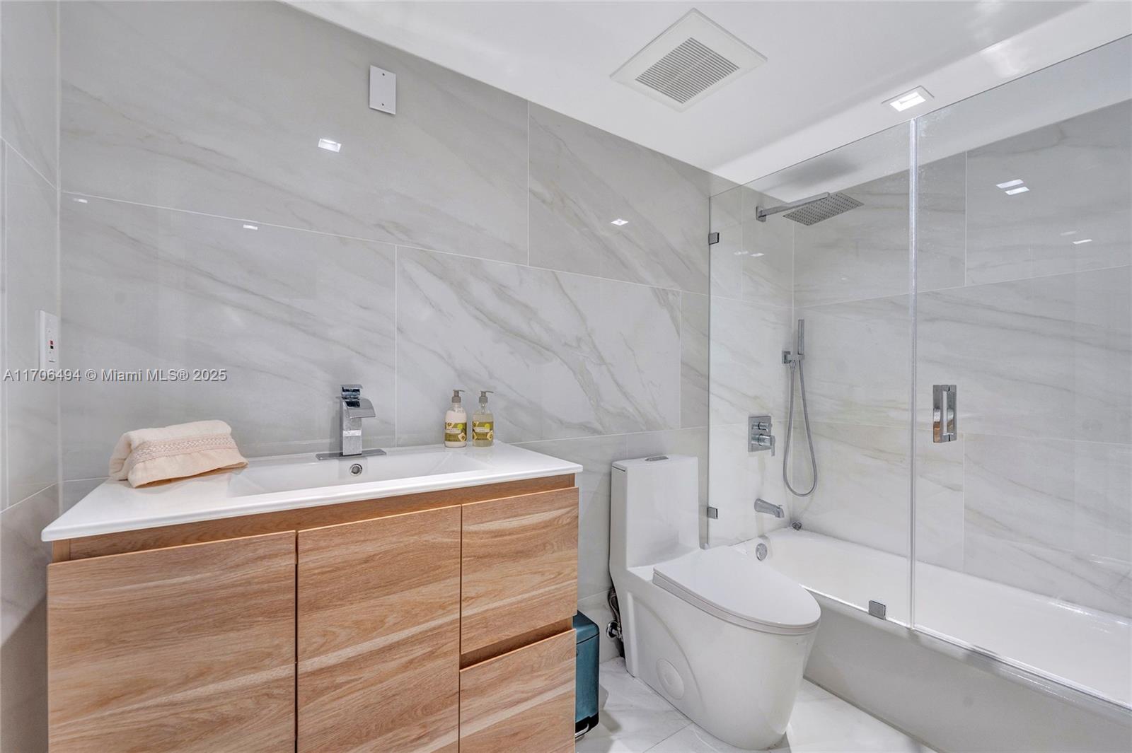 THE PRESIDENTIAL CONDO - Residential