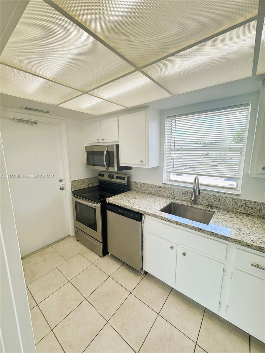 VILLAGE AT DADELAND CONDO - Residential Lease
