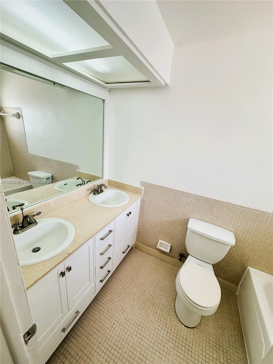 VILLAGE AT DADELAND CONDO - Residential Lease