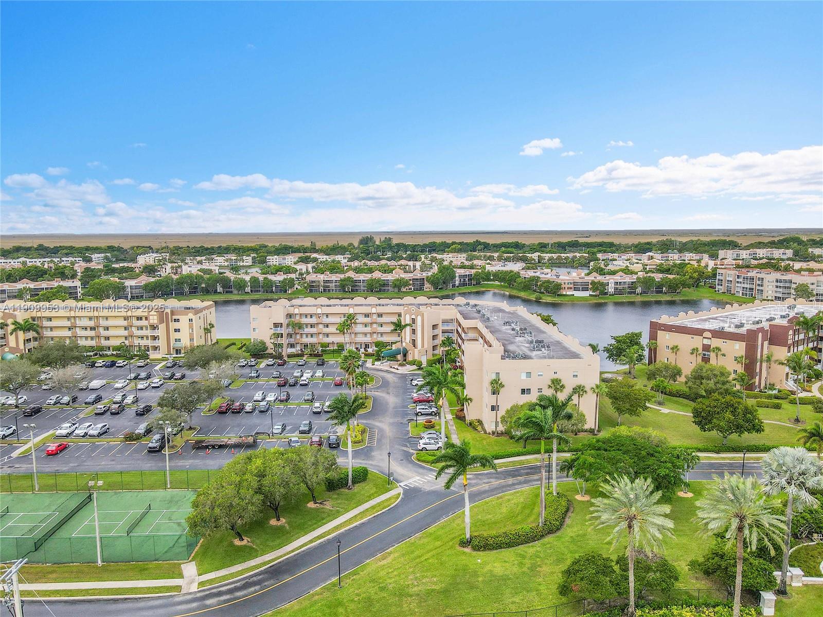 SOUTHAMPTON CONDOMINIUM - Residential