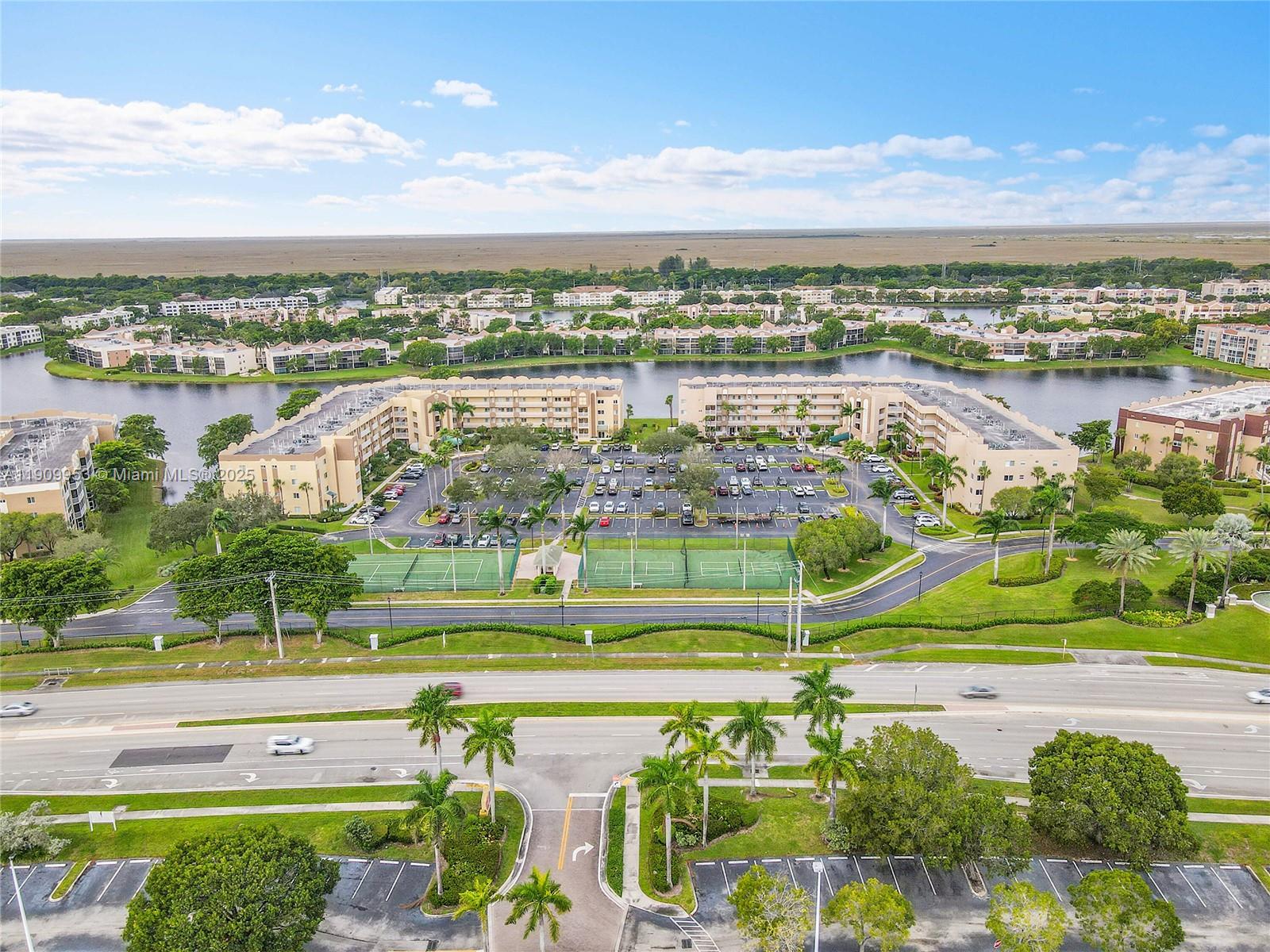 SOUTHAMPTON CONDOMINIUM - Residential