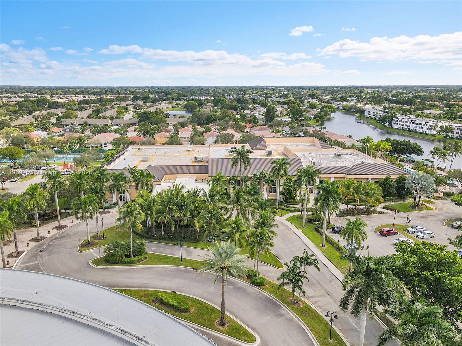 SOUTHAMPTON CONDOMINIUM - Residential