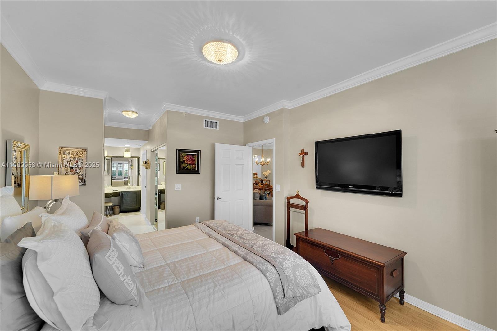 SOUTHAMPTON CONDOMINIUM - Residential