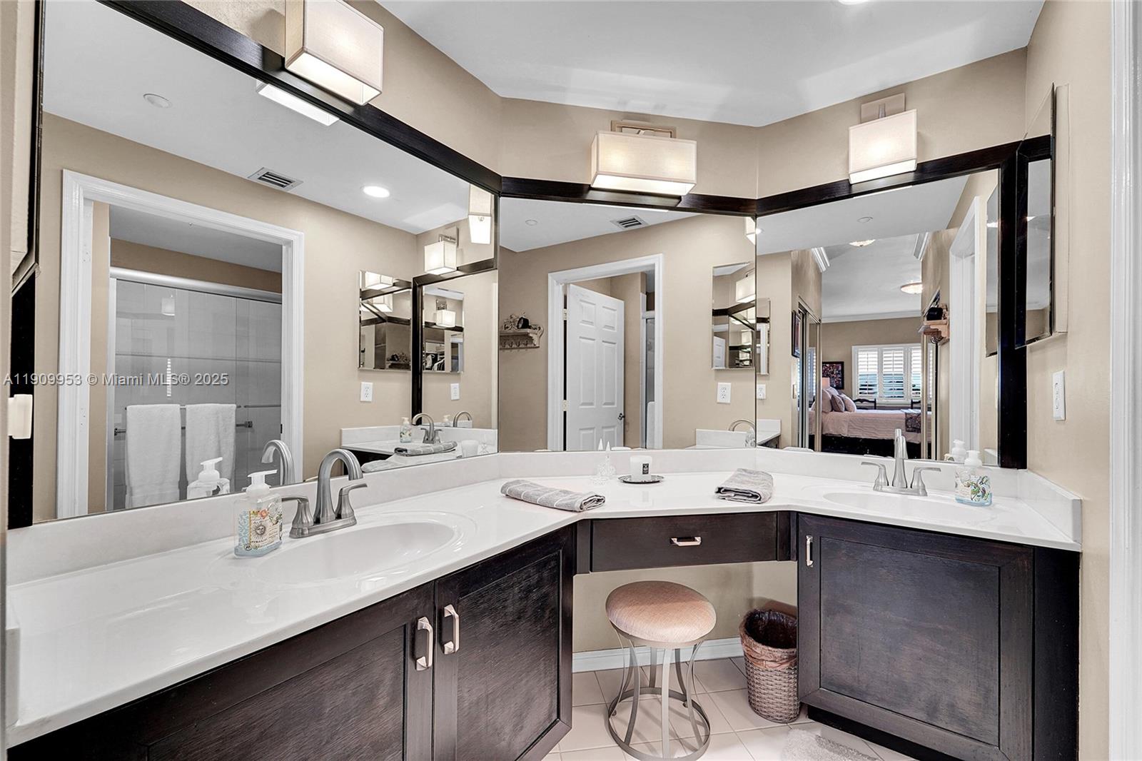 SOUTHAMPTON CONDOMINIUM - Residential