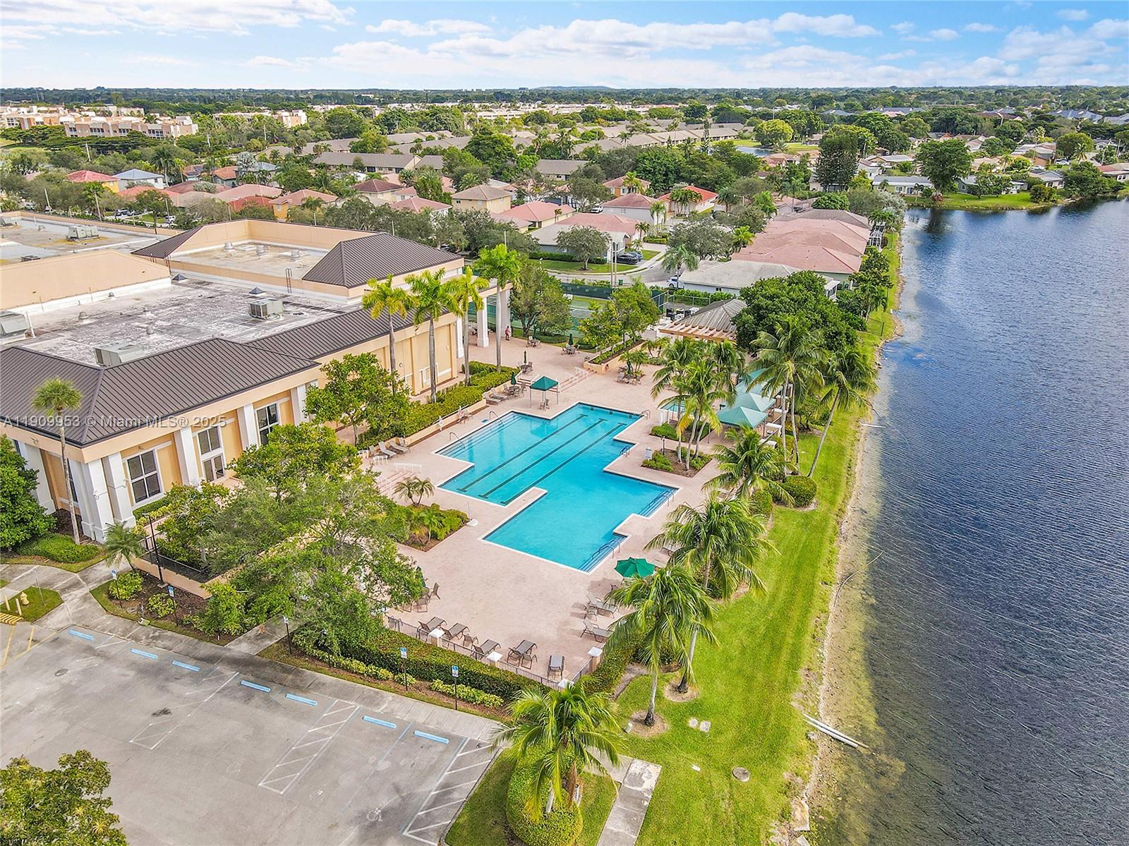 SOUTHAMPTON CONDOMINIUM - Residential