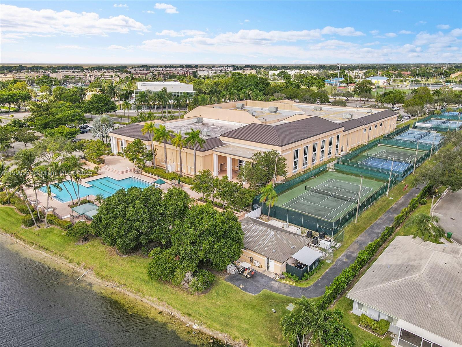 SOUTHAMPTON CONDOMINIUM - Residential