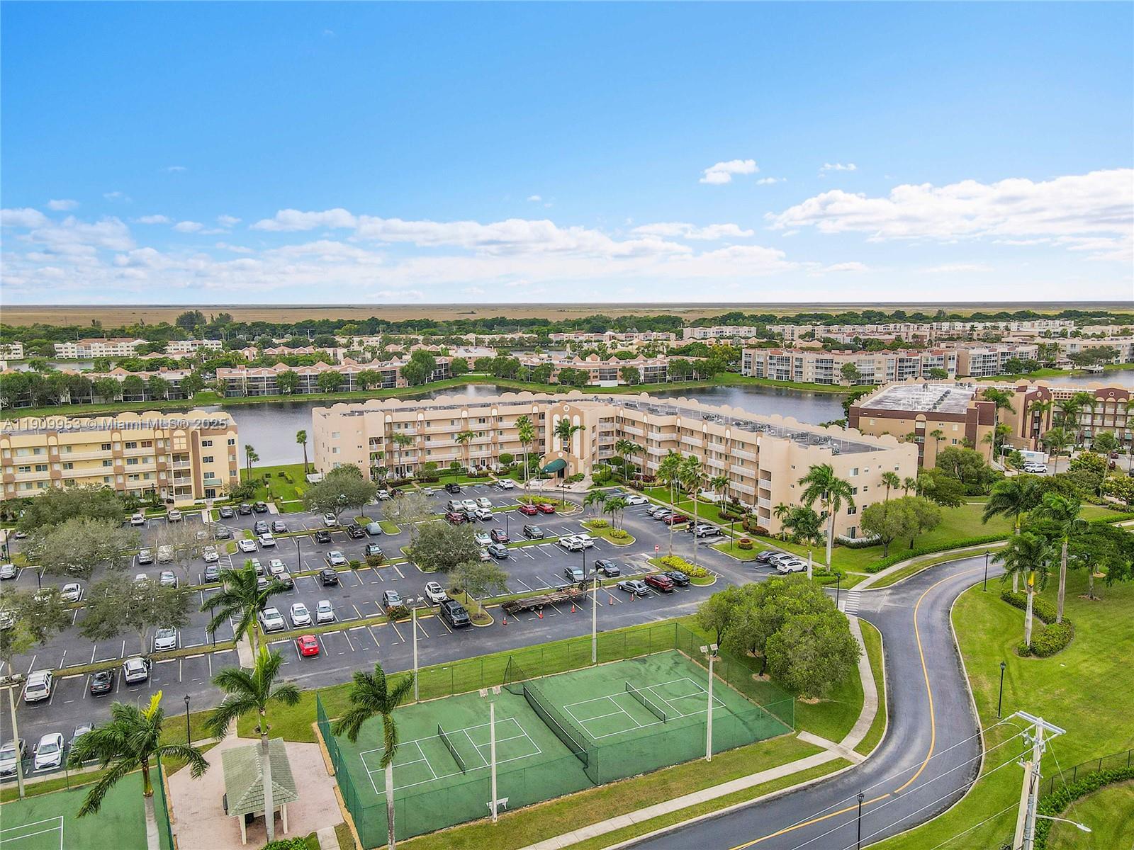 SOUTHAMPTON CONDOMINIUM - Residential