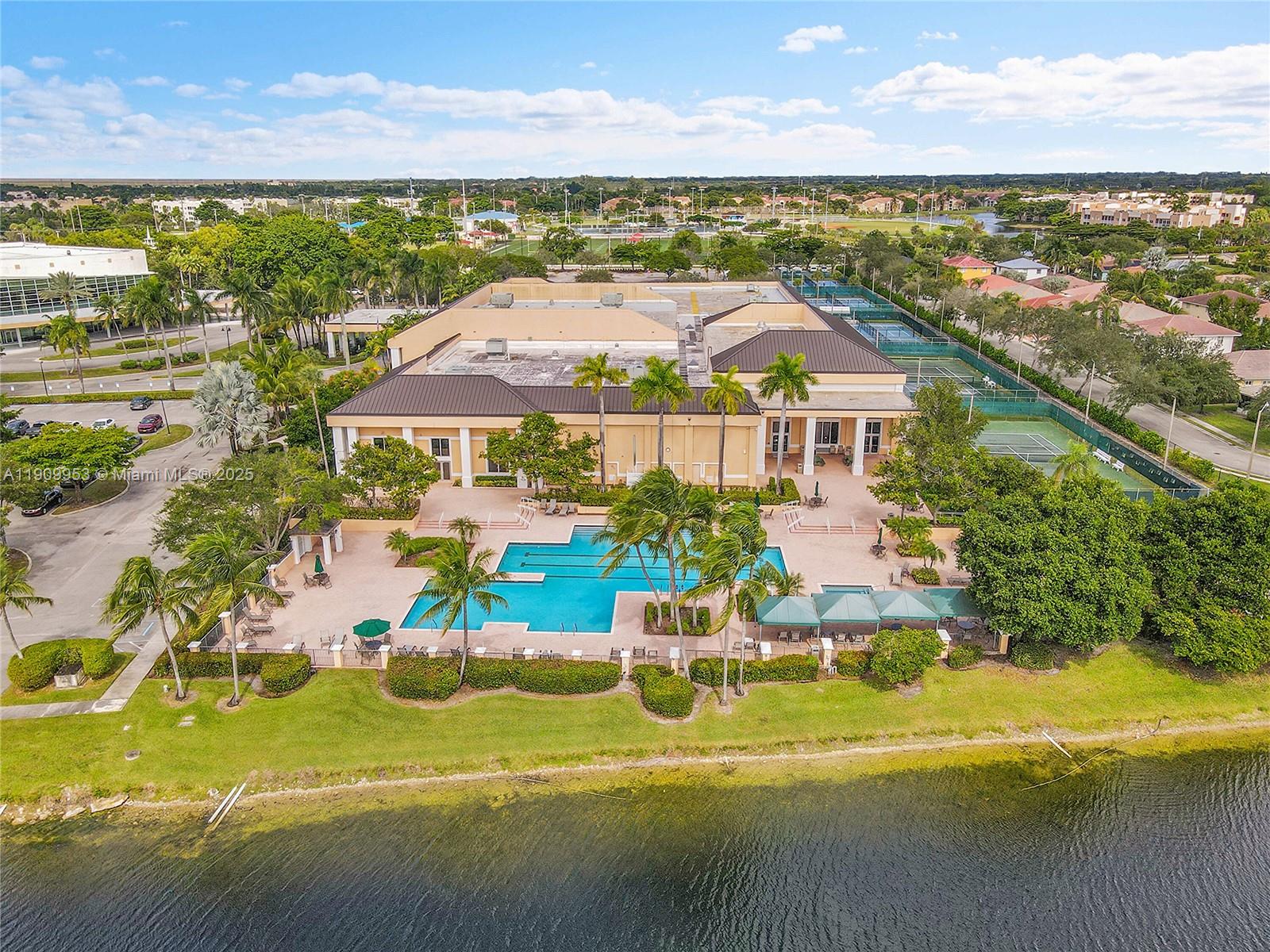 SOUTHAMPTON CONDOMINIUM - Residential