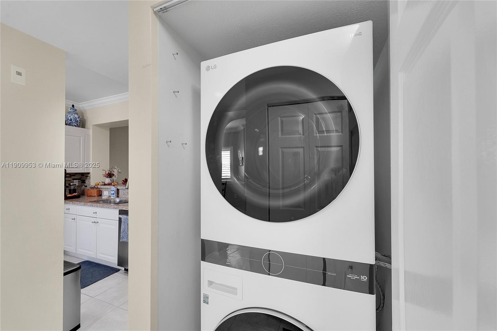 SOUTHAMPTON CONDOMINIUM - Residential