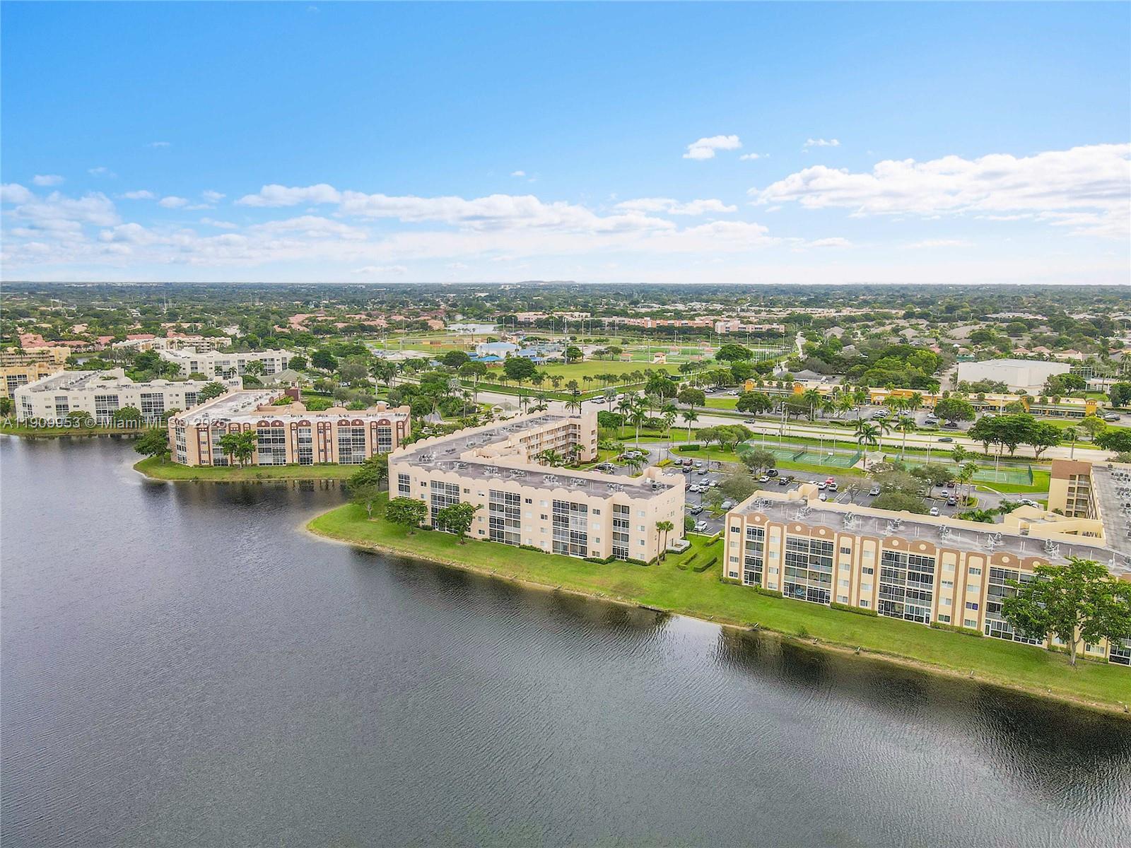 SOUTHAMPTON CONDOMINIUM - Residential