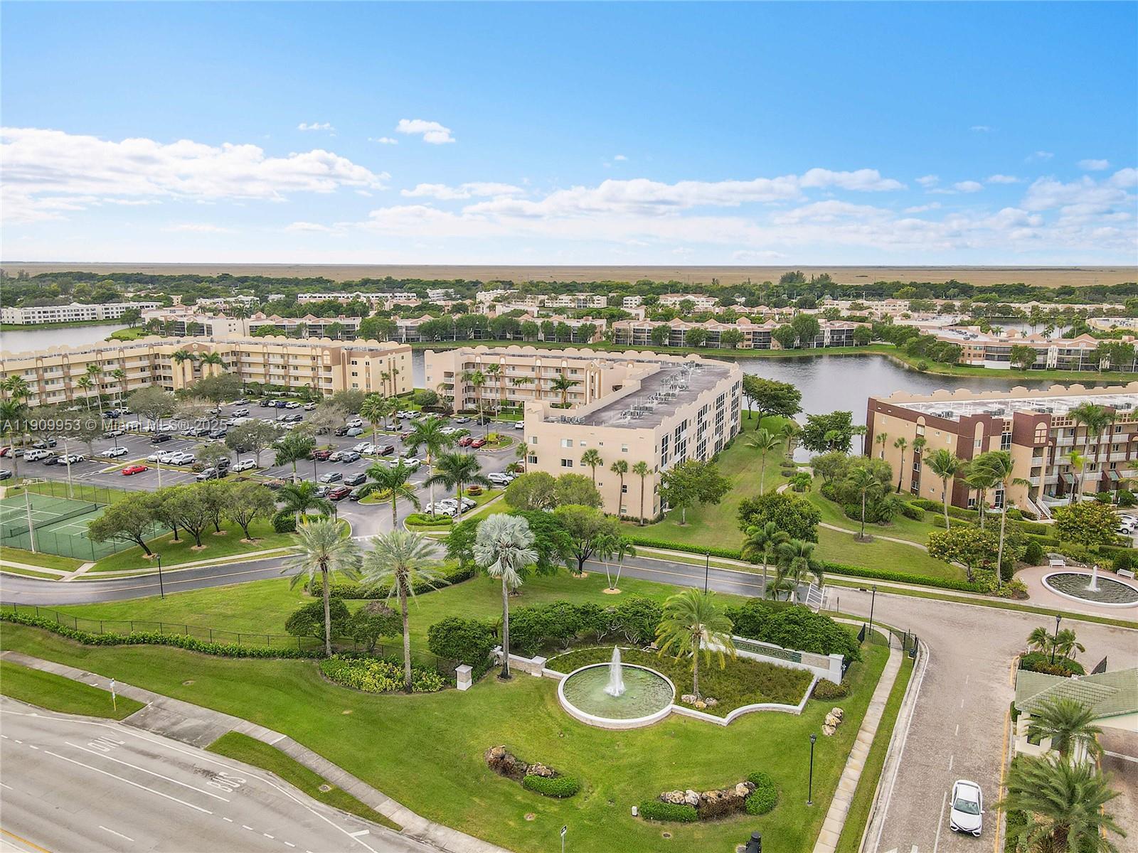 SOUTHAMPTON CONDOMINIUM - Residential