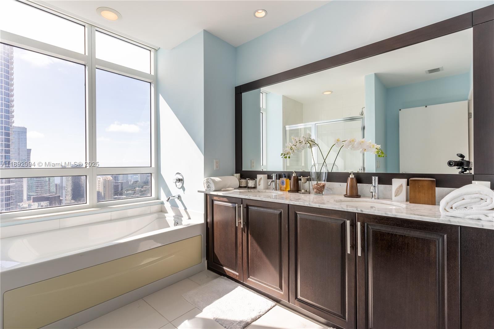 THE PLAZA 851 BRICKELL CO - Residential