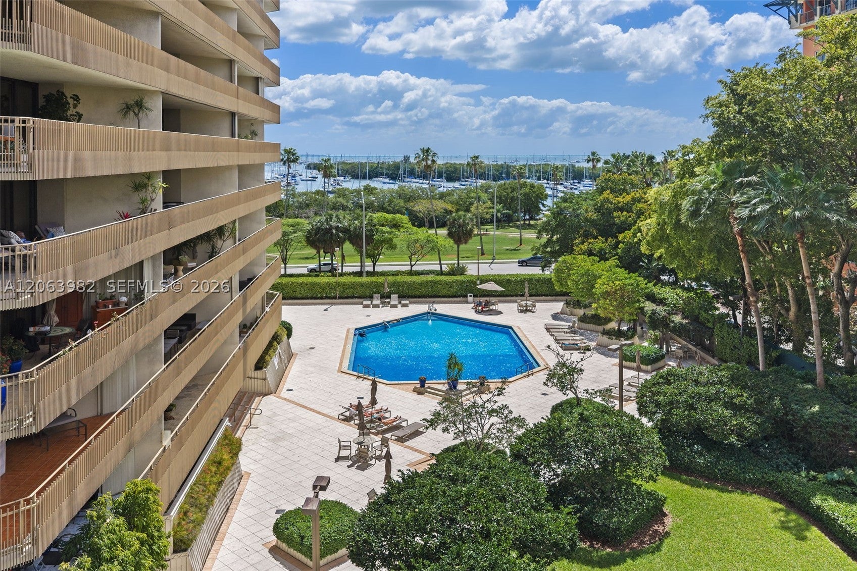 2901 S Bayshore Dr 8E