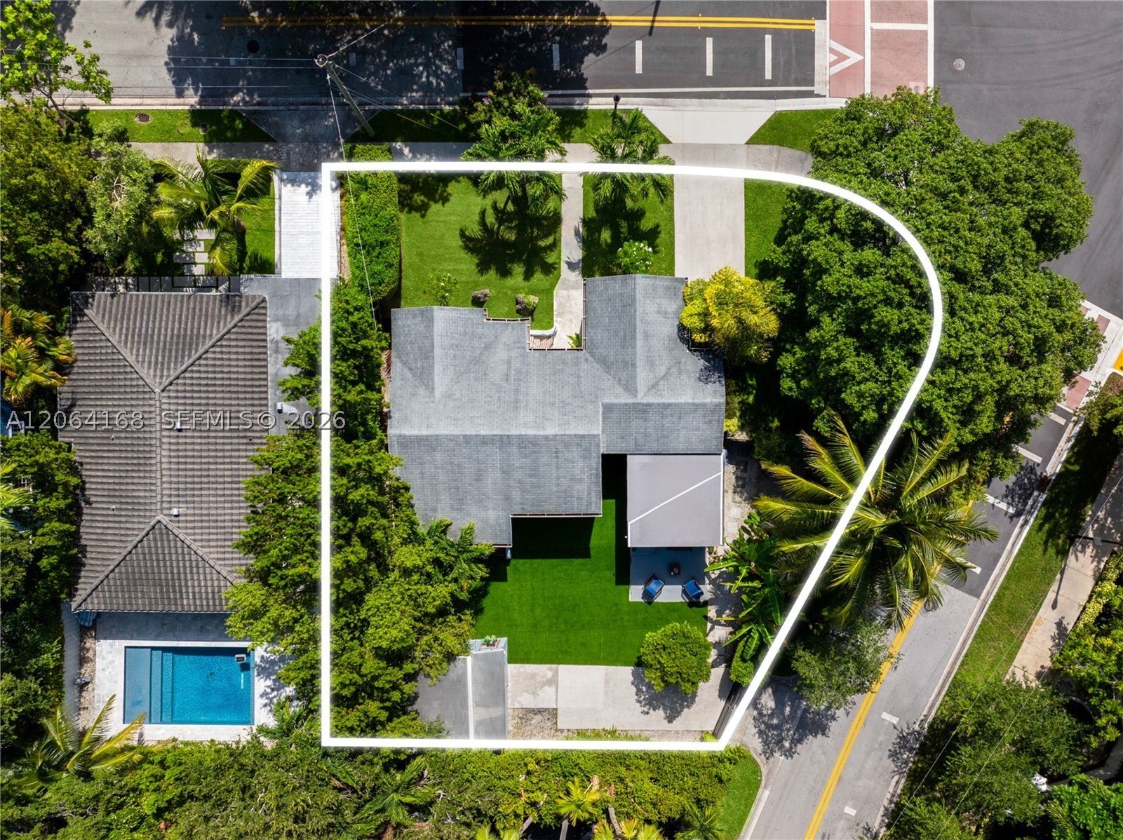 902 NW 10th Ct