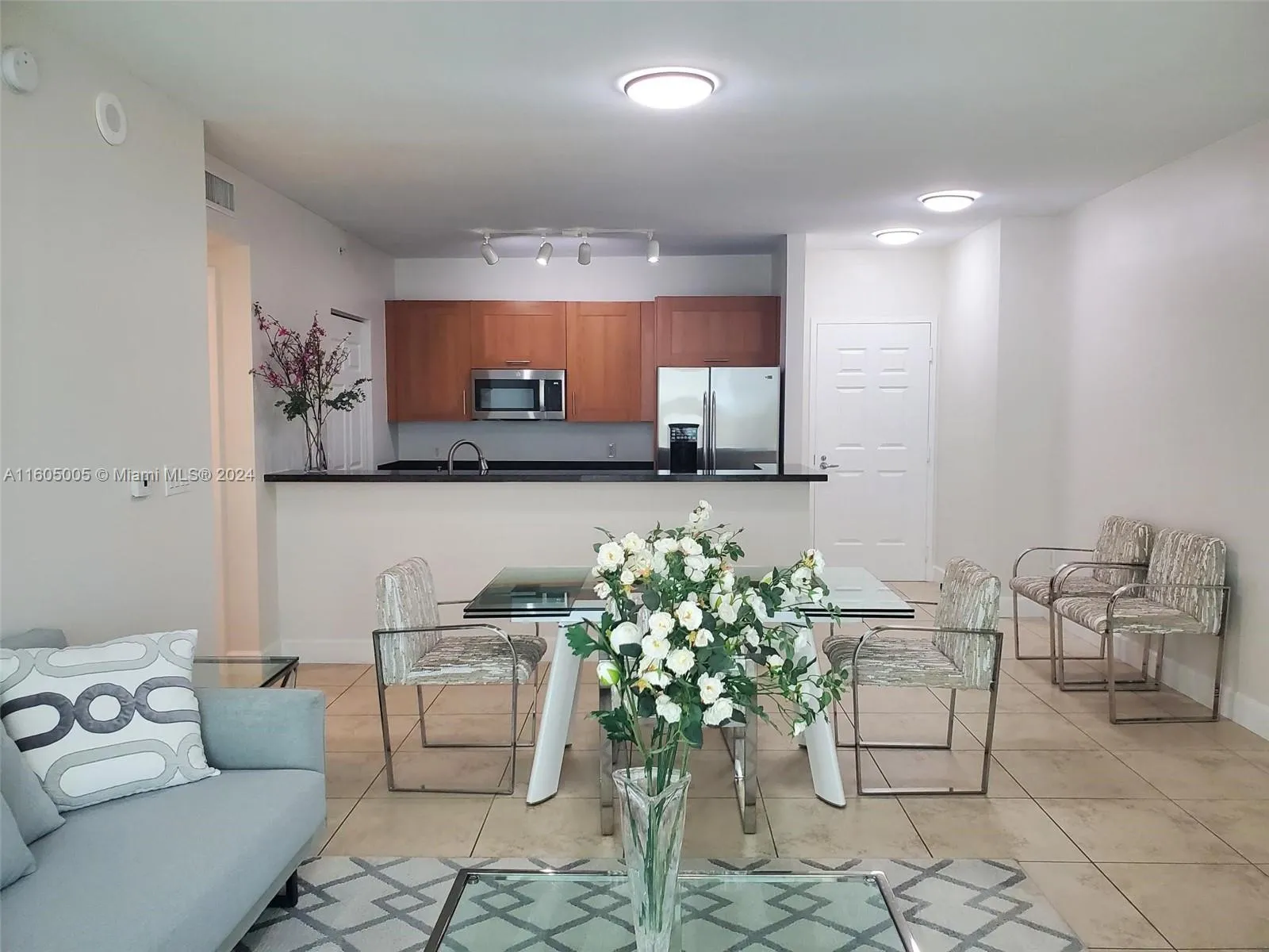 Coral Gables, Florida 33134, United States, 2 Bedrooms Bedrooms, ,2 BathroomsBathrooms,Residential,Active,55445