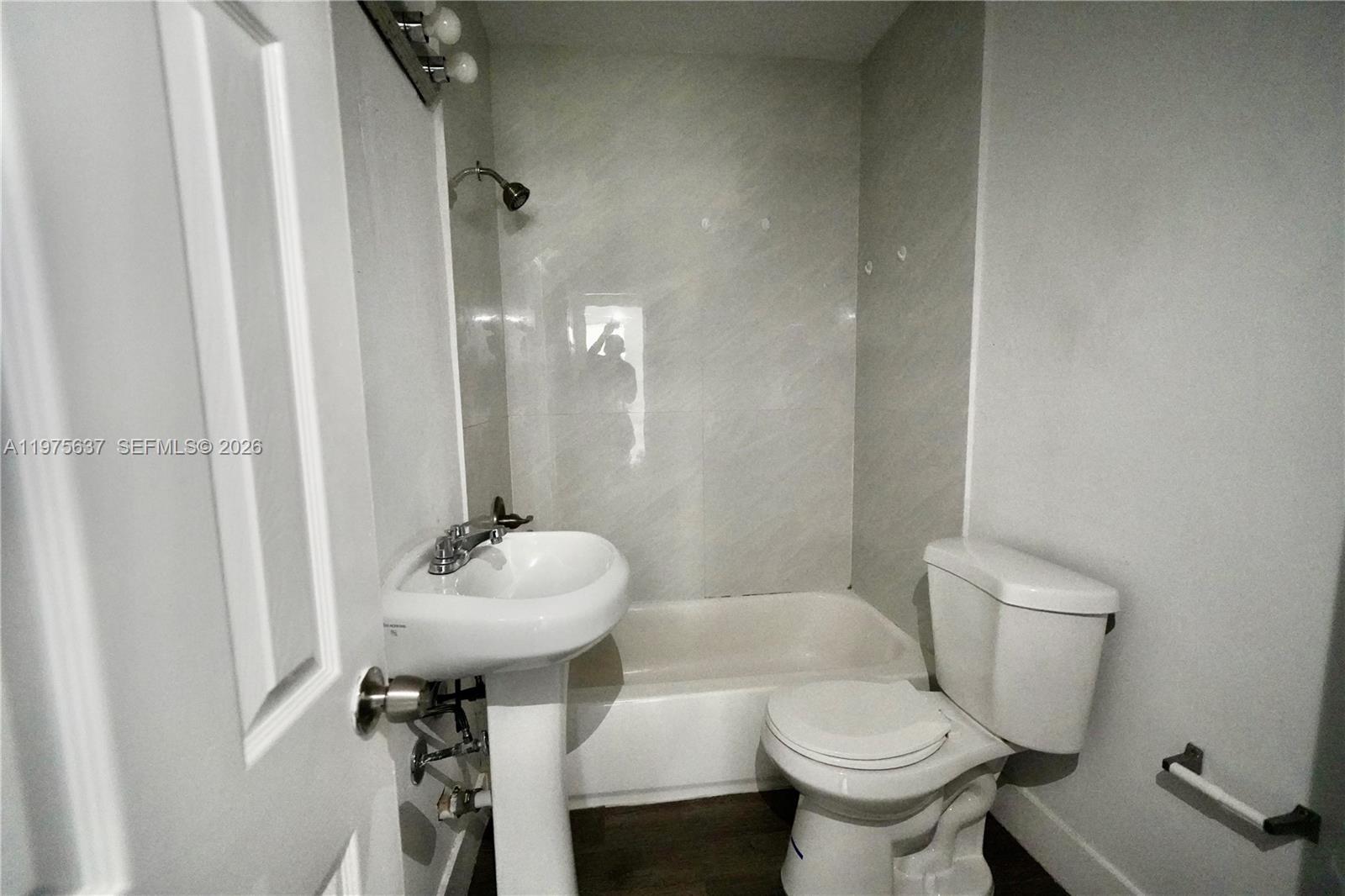 SEMINOLE LAWN - Residential Lease