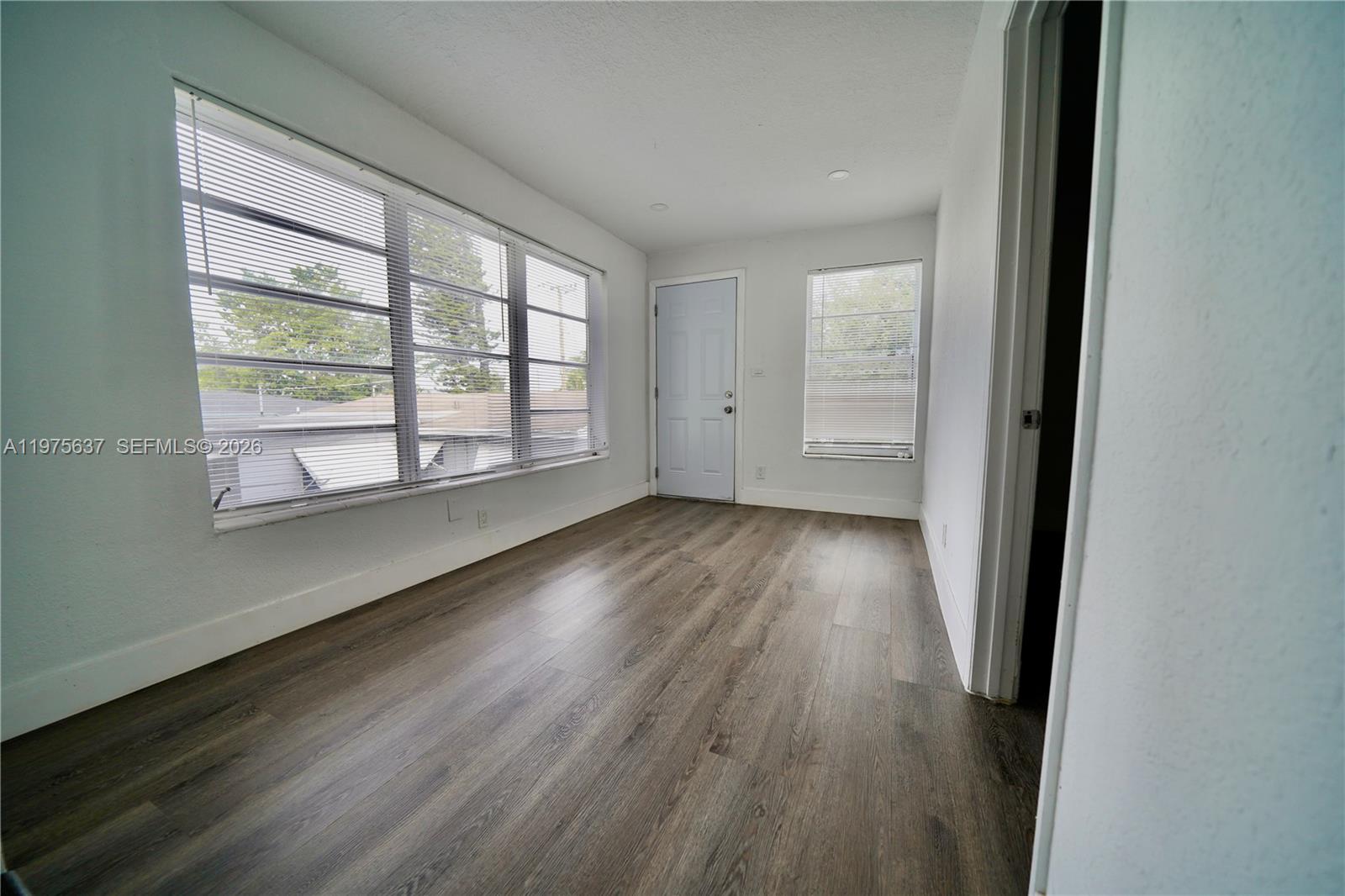 SEMINOLE LAWN - Residential Lease