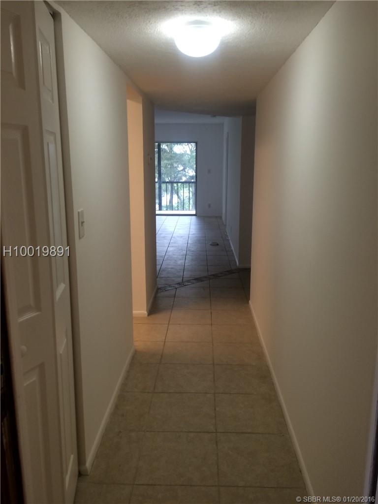NICE,CLEAN AND UPDATED 2 BED, 2 BATH, SCREENING BALCONY FACING GOLF COURT AND LAGOON.WALKING CLOSET IN BOTH BED, NEW CARPET IN BEDROOMS, CERAMIC TILES IN KITCHEN, LIVING AND HALL.
CLUBHOUSE, POOL, TENNIS COURT, GOLF COURT AND MORE. WONT LAST!!!!!!!