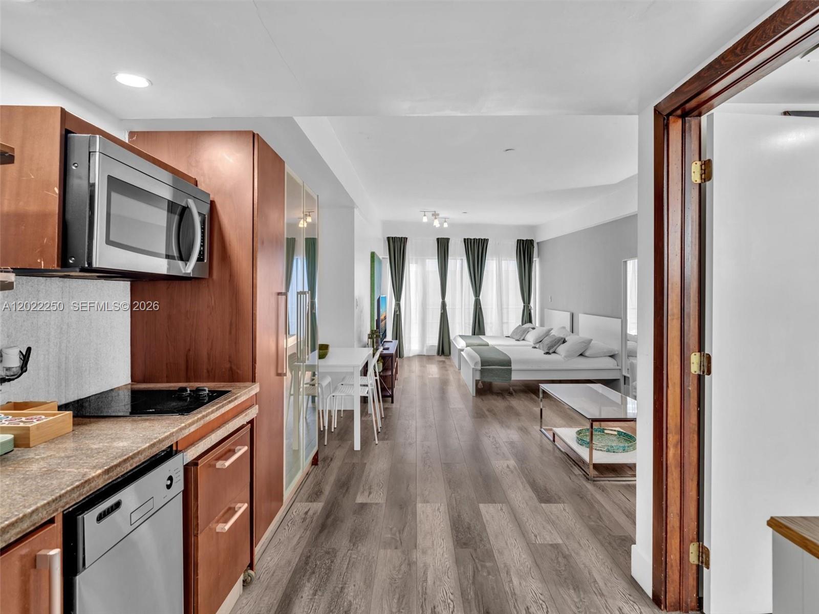 1052 Ocean Dr C203