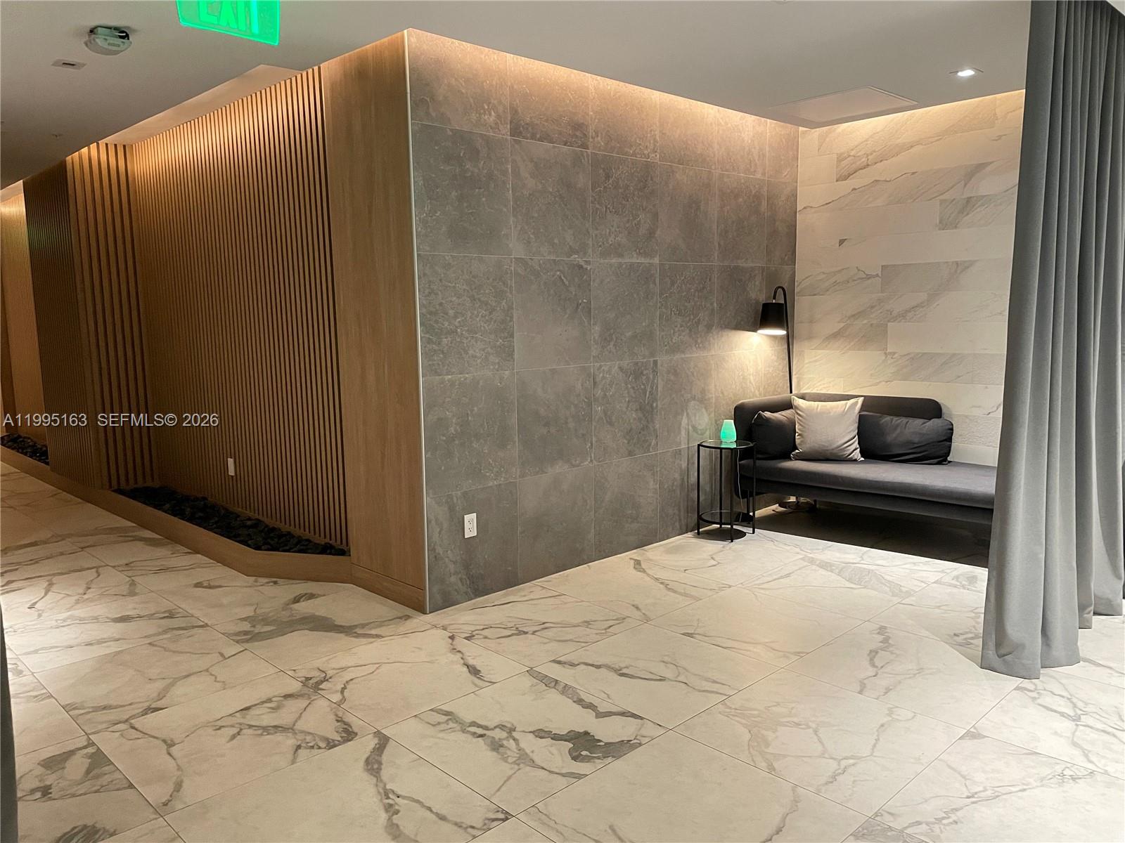 THE IVY CONDO - Residential