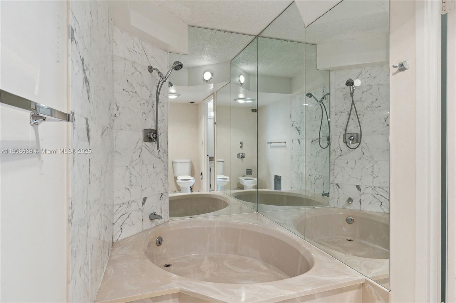 BRICKELL PLACE CONDO - Residential