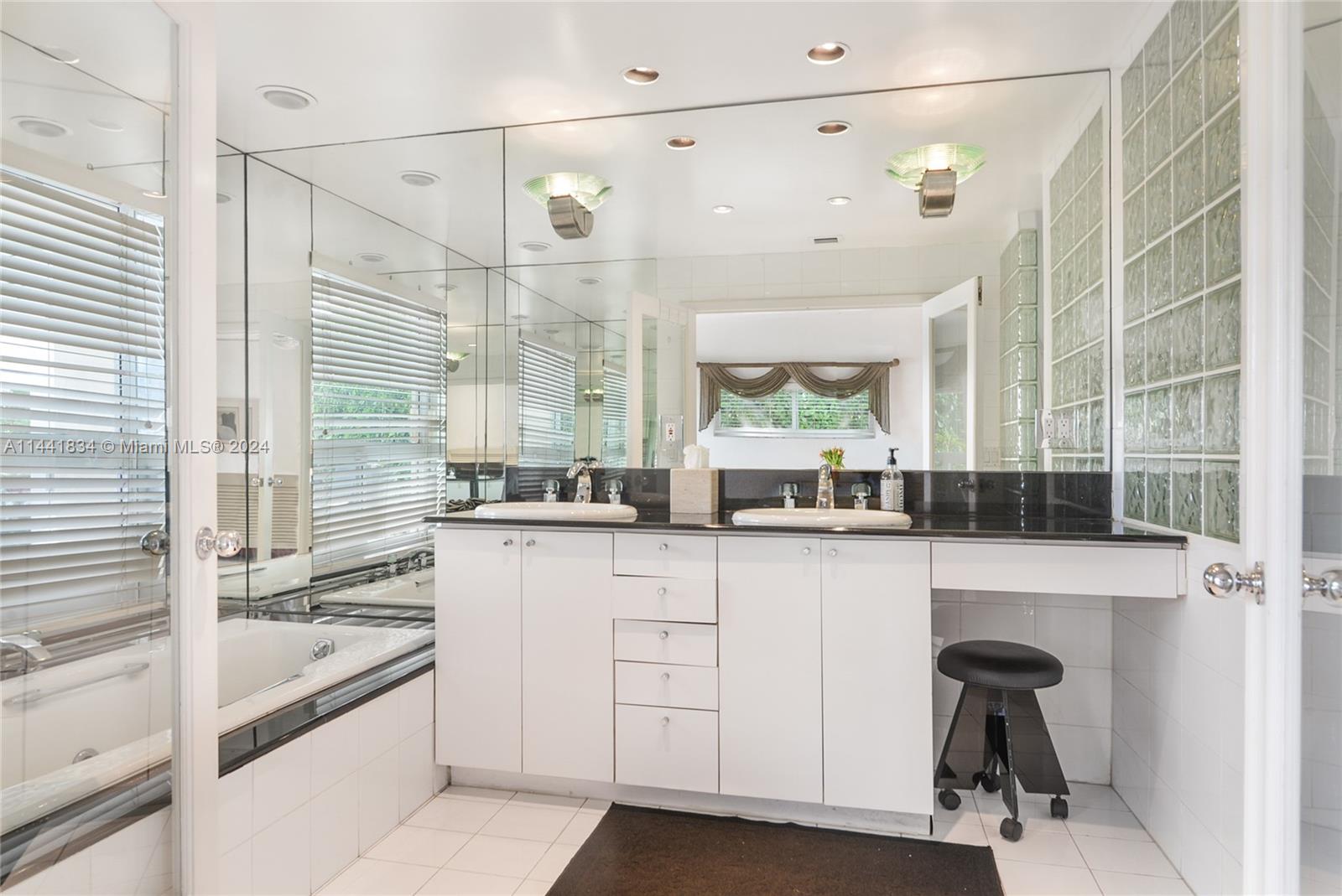 SKY LAKE - Residential