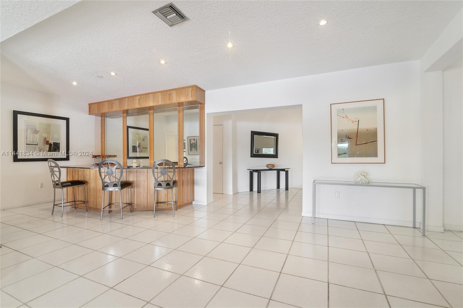 SKY LAKE - Residential