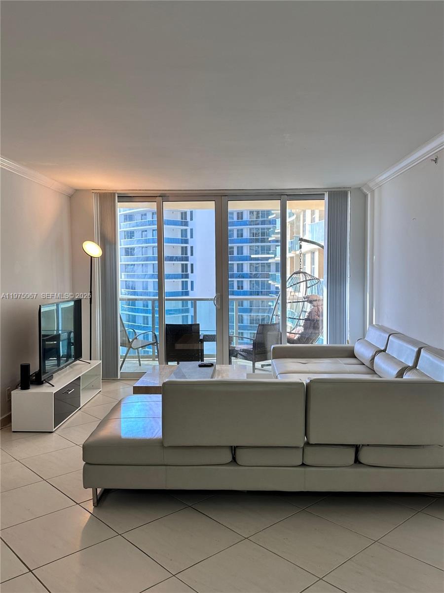 2501 S Ocean Dr 1118