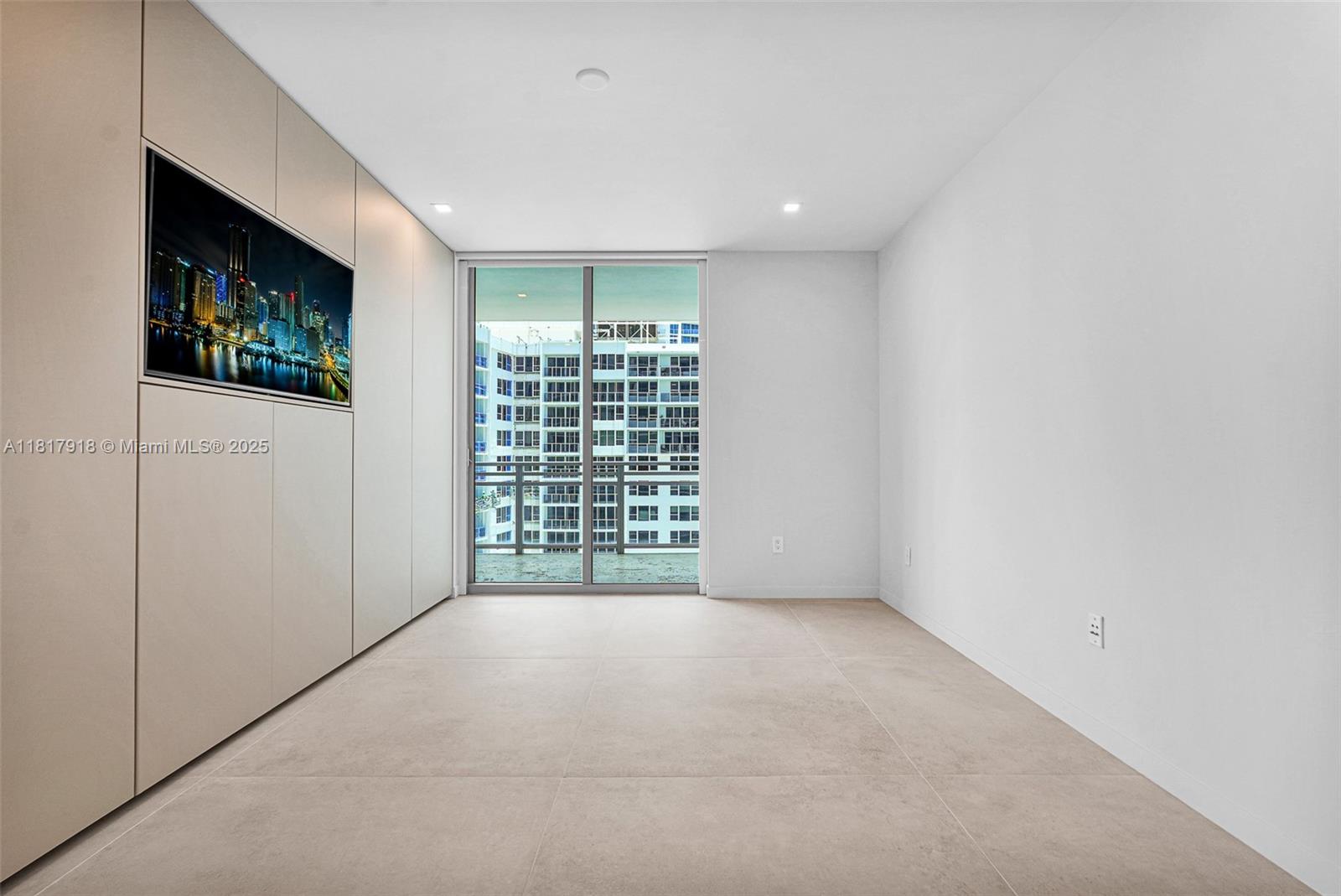 Diplomat Residences - Residential