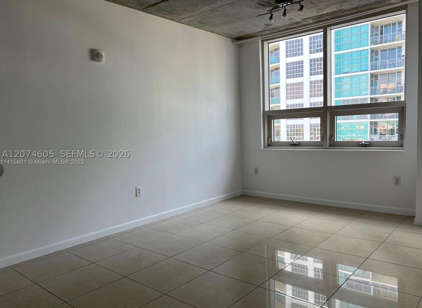 3250 NE 1st Ave 903