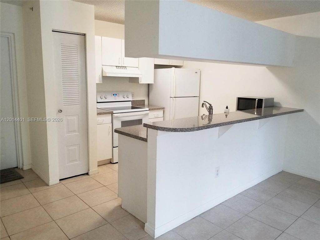 Photo of 470 S Park Rd #7-110, Hollywood, FL 33021 (MLS # A12014401)