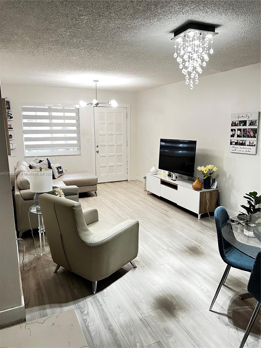 ALCAZAR VILLAS CONDO - Residential
